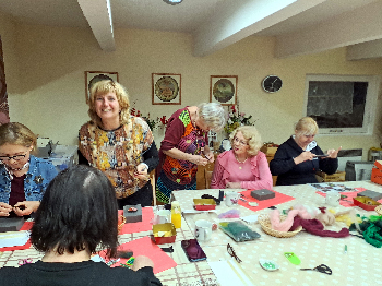 Zipsové brošne plstené